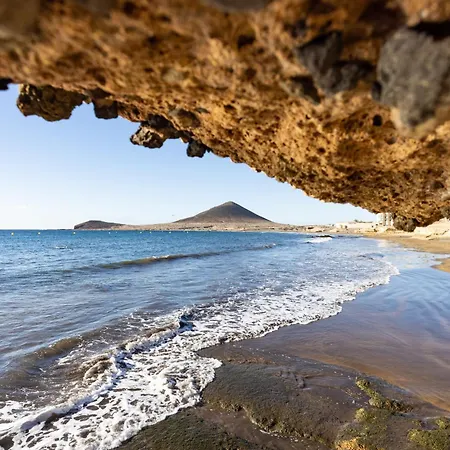 Apartment Comfy Beachfront Retreat El Medano, Terrace & Pool El Medano (Tenerife)