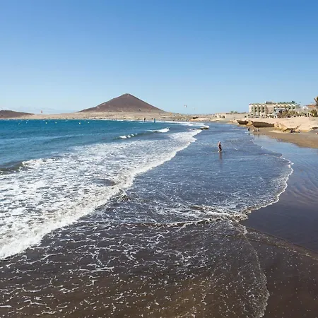 Comfy Beachfront Retreat El Medano, Terrace & Pool Apartment *