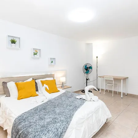 Apartment Comfy Beachfront Retreat El Medano, Terrace & Pool El Medano (Tenerife)