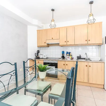 Comfy Beachfront Retreat El Medano, Terrace & Pool * El Medano (Tenerife)