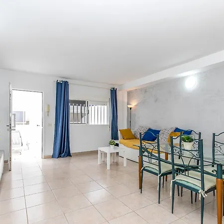 Comfy Beachfront Retreat El Medano, Terrace & Pool * El Medano (Tenerife)